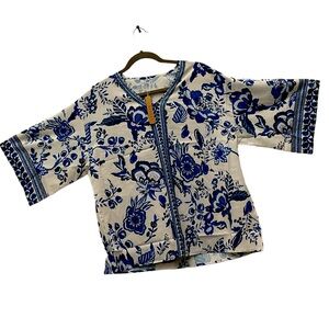 NWT women’s blue floral V neck blouse silky like size M